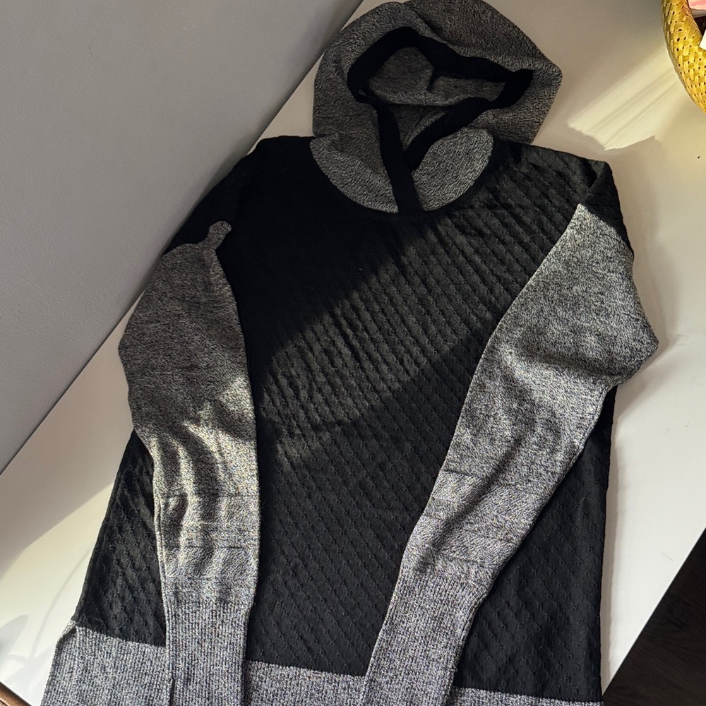 Smartwool Black and Gray Quilted Hoodie Sweater